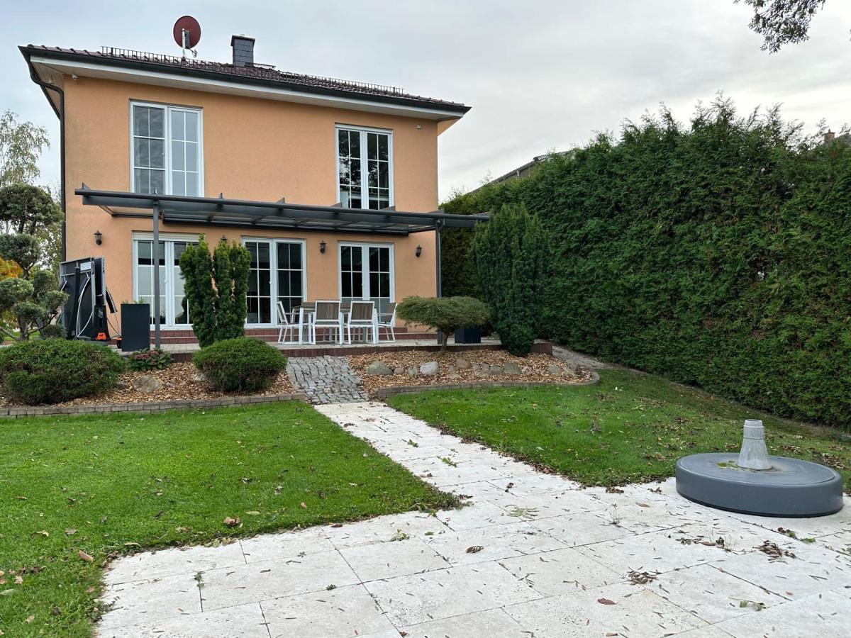 Stadtvilla In Leipzig 7 Personen 3 Schlafzimmer 2 Baeder Garten Und Terrasse Zentral Gelegen Messe Innenstadt Seen Экстерьер фото