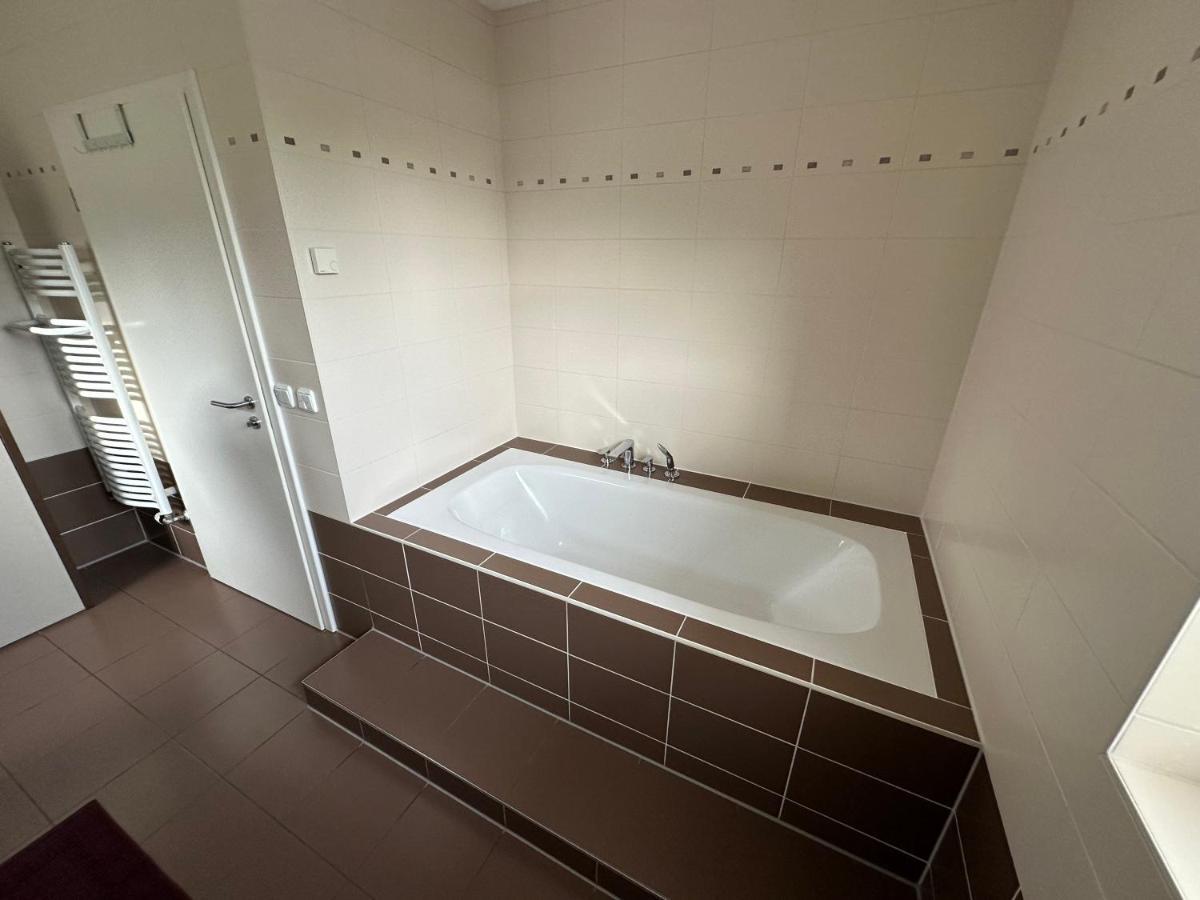 Stadtvilla In Leipzig 7 Personen 3 Schlafzimmer 2 Baeder Garten Und Terrasse Zentral Gelegen Messe Innenstadt Seen Экстерьер фото