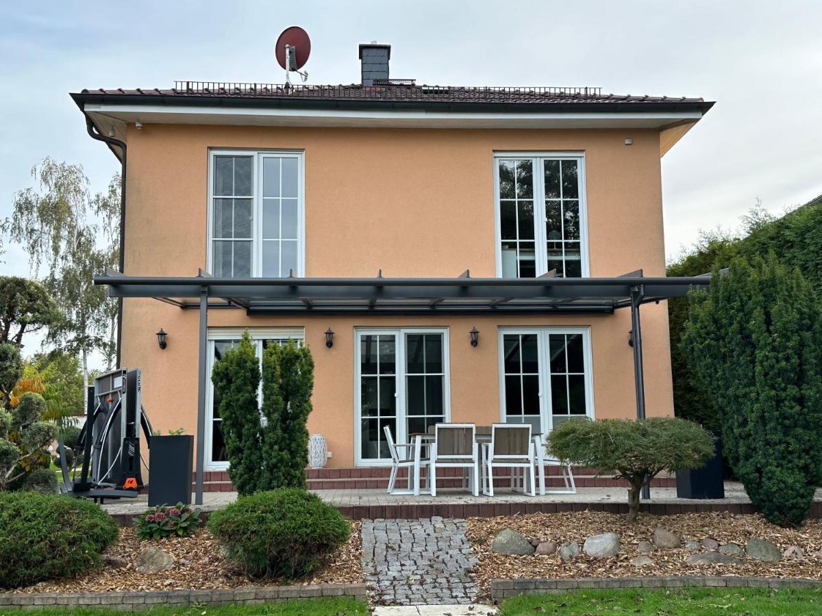 Stadtvilla In Leipzig 7 Personen 3 Schlafzimmer 2 Baeder Garten Und Terrasse Zentral Gelegen Messe Innenstadt Seen Экстерьер фото